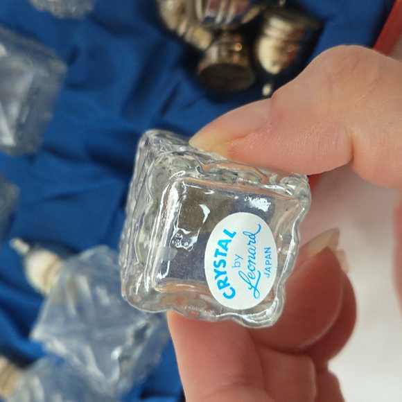Crystal By LeonardJapan Vintage mini salt and pepper shakers (7) With extra lids - Picture 3 of 15